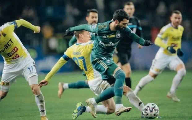 Mahir Emrelinin komandası darmadağına üzüldü 