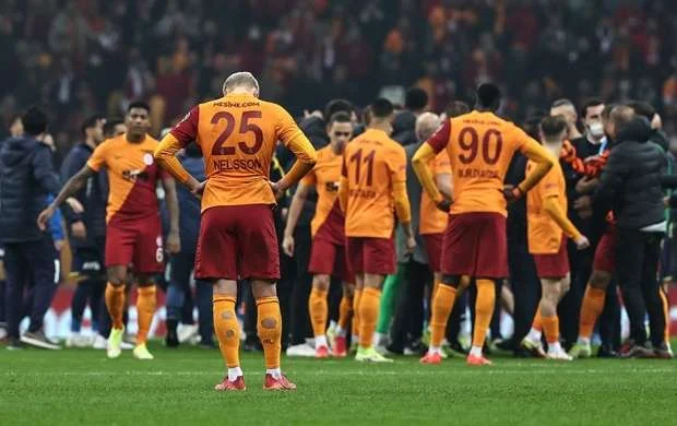 "Qalatasaray"da maaş davası: Prezident futbolçularla görüşdü 