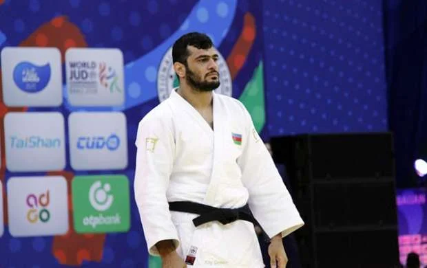 Elmar Qasımov milli komandaya qayıtdı 