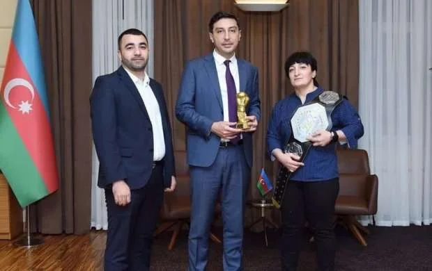 Fərid Qayıbov ermənini nokauta salan idmançımızla görüşdü 