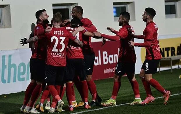 "Qəbələ" ilk yarıda: 14 oyun, 19 futbolçu 