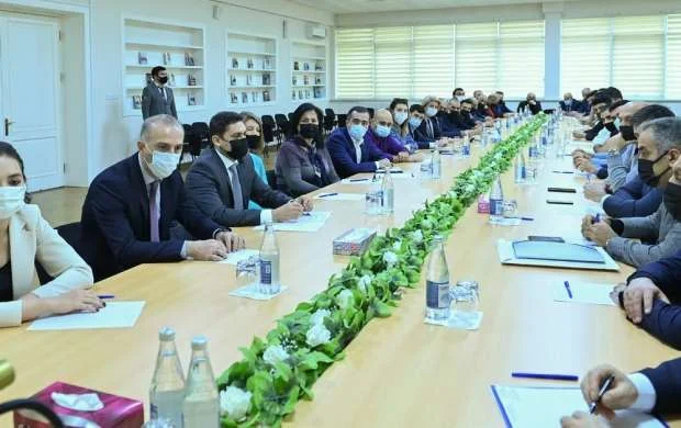 Federasiya Prezidenti basketbol ictimaiyyəti ilə görüş keçirdi 