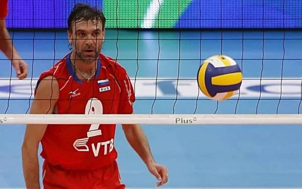 Tanınmış voleybolçu infarktdan öldü 