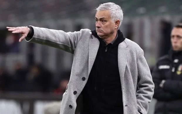 Mourinyu yetirmələrinə hirsləndi: "Roma"da zəif insanlar var" 