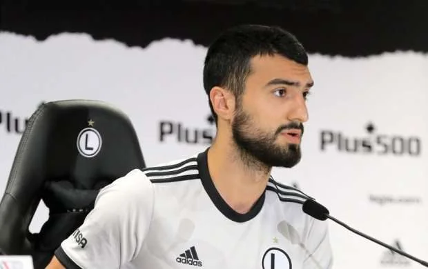 Polşalı azarkeşlər Mahir Emrelini hədələyir: "O, satqındır, qorxaqdır" 