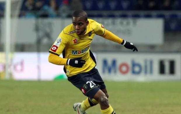 "Qarabağ"ın rəqibi yeni forvard transfer etdi 
