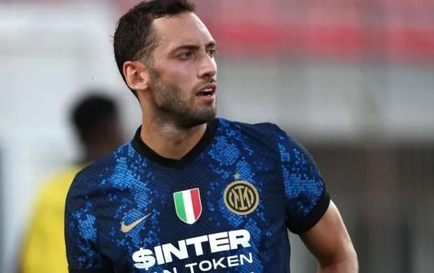 Çalhanoğlu ən yaxşı seçildi 