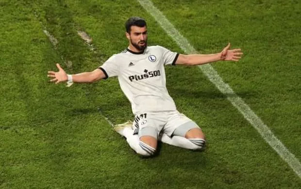 Mahir Emrelinin bir ayağı İstanbul klubunda - SON DURUM 