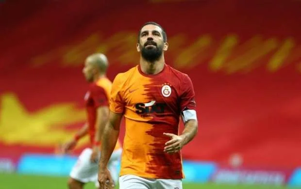 Arda Turan utanır: "Valideynlərimin zənglərinə cavab verə bilmirəm" 