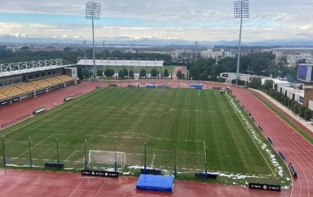 Meydanı qardan Qurban Qurbanov və futbolçular təmizlədilər - FOTOLAR 