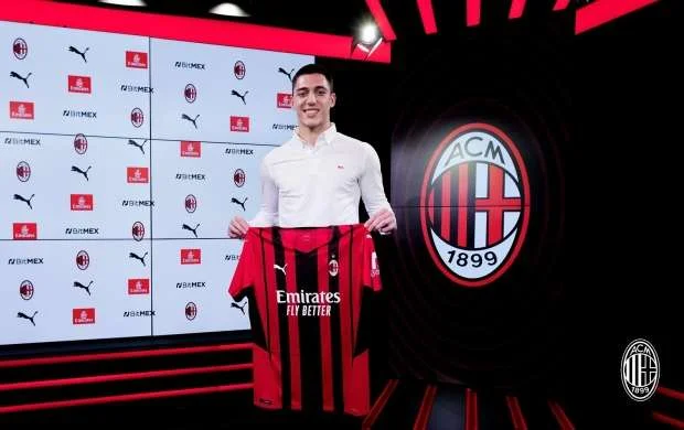 "Milan" 18 yaşlı hücumçu transfer etdi 