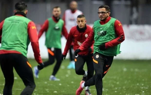 I Liqa klubu "Qalatasaray"ı darmadağın etdi 