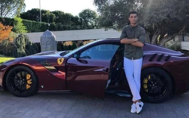 "İşə avtobusla gəlib "Bugatti" ilə gedirdim" - Ronaldunun sevgilisi 