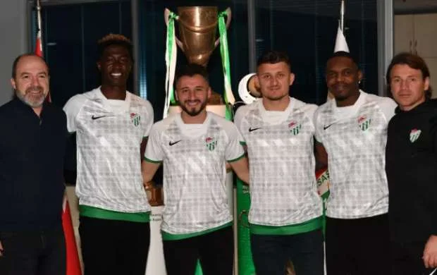 Namik Ələskərovun klubu 4 futbolçu aldı 