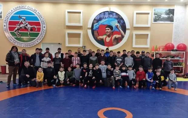 Rəsul Çunayev yeni güləş zalının açılışından yazdı 
