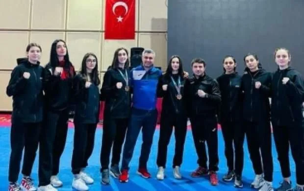 İki qadın taekvondoçumuz Türkiyədə medal qazandı 