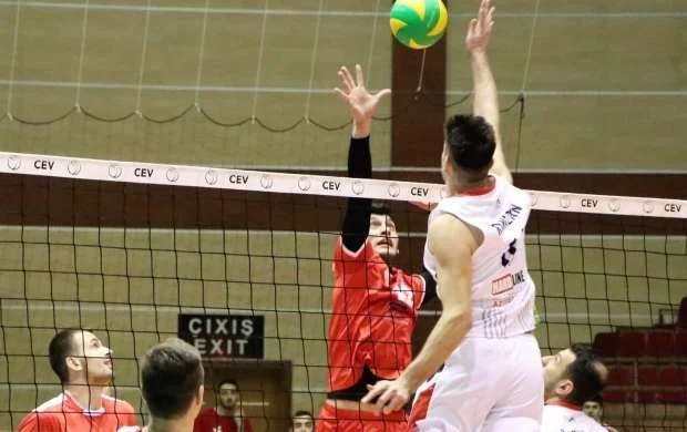 "Neftçi" uduzdu, MOİK liderliyə yüksəldi 