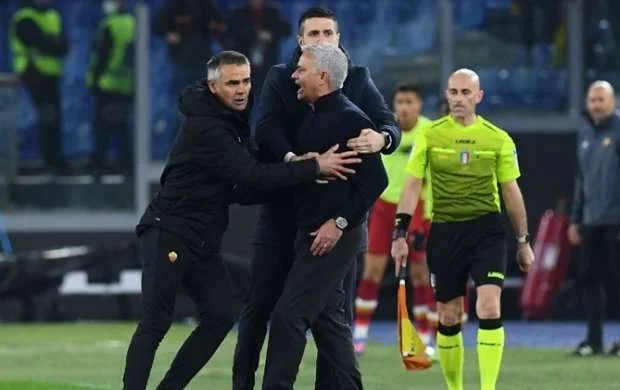 Mourinyudan hakimə ittiham: "Səni bura "Yuventus" göndərib" 
