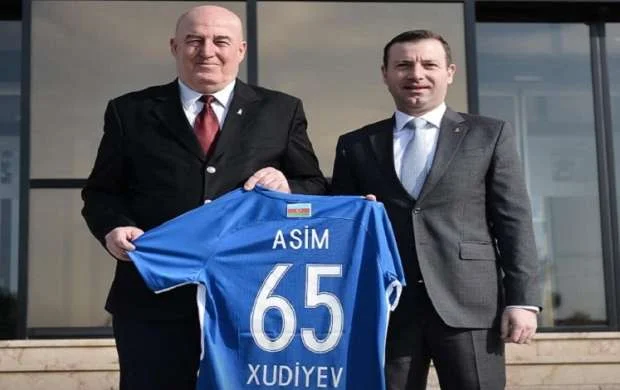 Elxan Məmmədov Asim Xudiyevi təbrik etdi 
