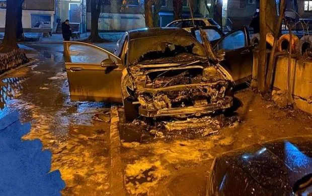 Ukrayna klubunun vitse-prezidentinin avtomobili yandırıldı 