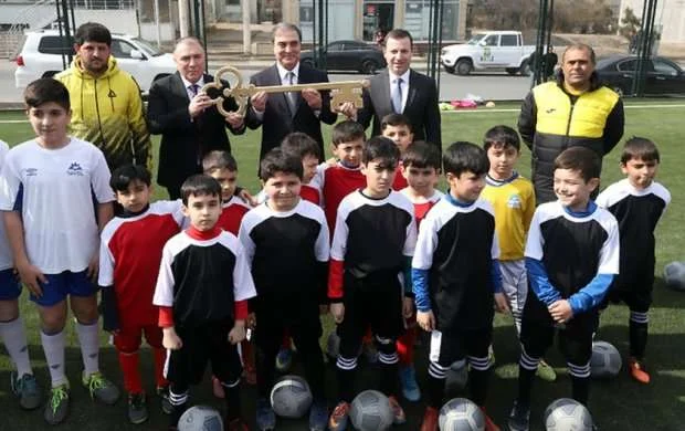 Gəncədə süni örtüklü meydança təmir olundu 