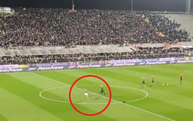 "Fiorentina" azarkeşləri Vlahoviçi belə qovdular - VİDEO 