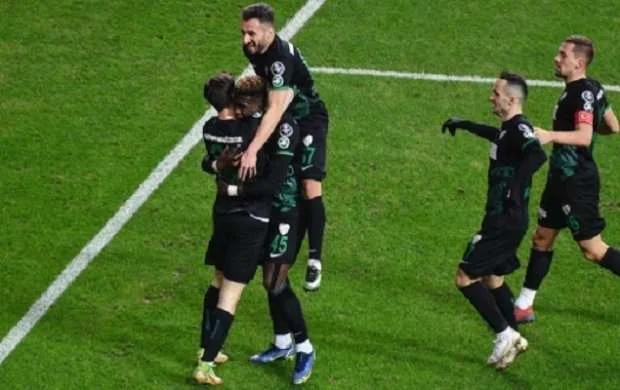 Namikin komandası 9 nəfərlə bacarmadı 