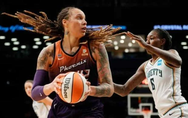 Amerikalı qadın basketbolçu Rusiyada həbs olundu 