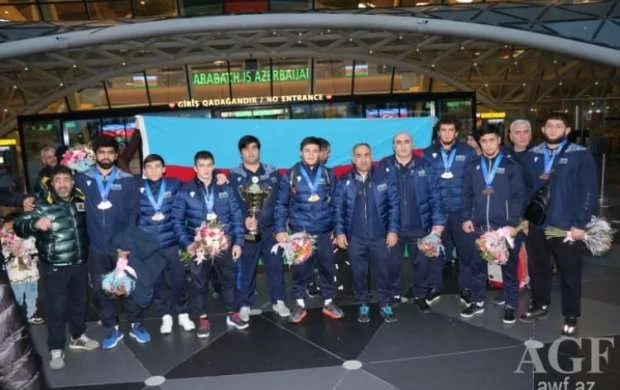 Avropa çempionu olan millimiz Vətənə qayıtdı 