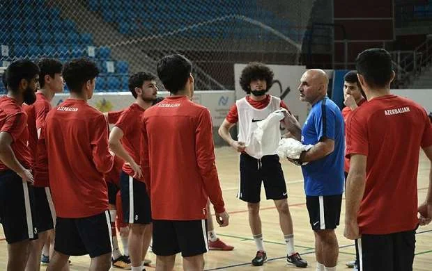 Azərbaycan millisi Xorvatiyaya yola düşür 
