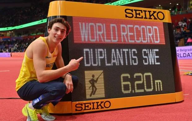 Olimpiya çempionundan yeni dünya rekordu 