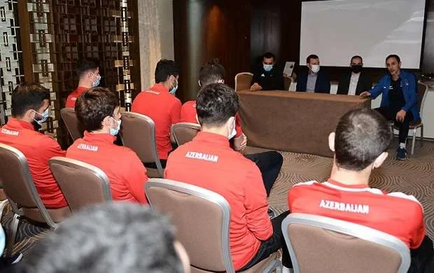 AFFA rəsmiləri millimizin üzvləri ilə görüşdü 