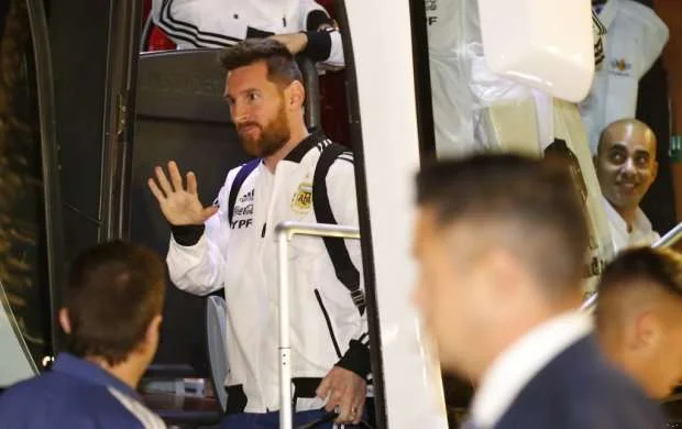 Messi millinin düşərgəsinə ucuz geyimdə gəldi - FOTO 