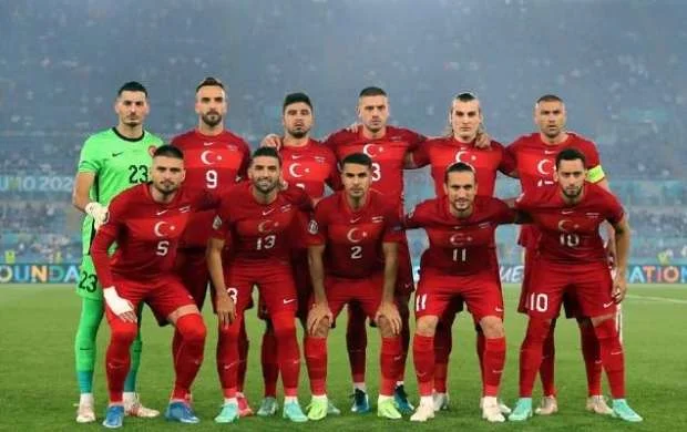 4 futbolçu Türkiyə millisindən uzaqlaşdırıldı 