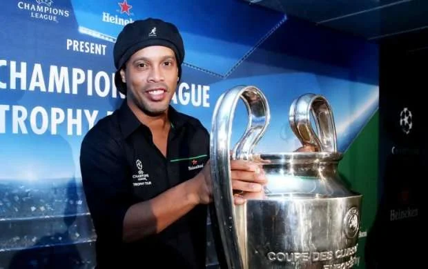 Ronaldinyo üz-üzə gəldiyi ən güclü rəqibin adını açıqladı 