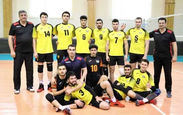 Liderdən asan qələbə 