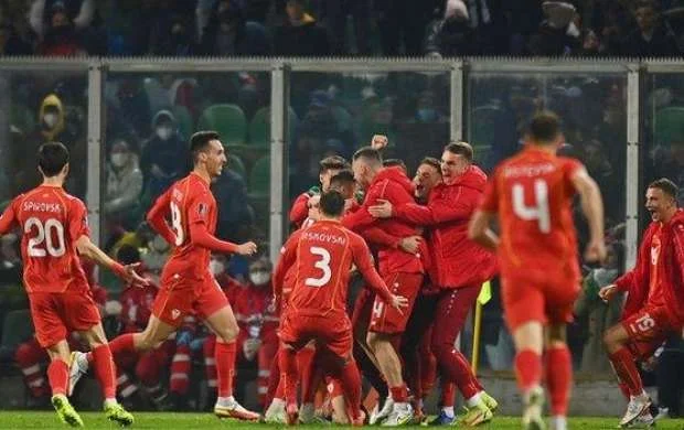 Makedoniya hökuməti baş məşqçi və iki futbolçunu mükafatlandırdı 