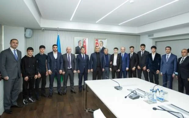 Nazir Avropa çempionatından qayıdan boksçularla görüşdü 