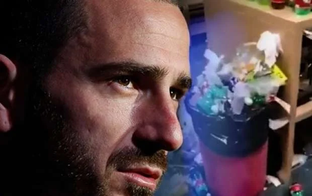 İtaliyalı futbolçular paltardəyişmə otağını zibilliyə çevirdi, Bonuççi üzr istədi - VİDEO 