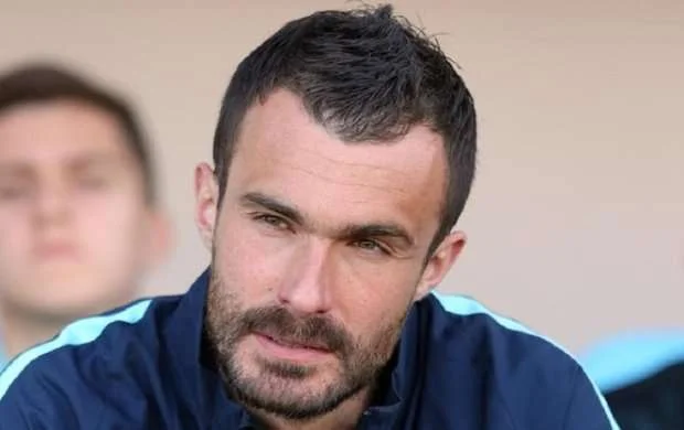 Mahir Emrelinin klubu məşqçisiylə vidalaşdı 
