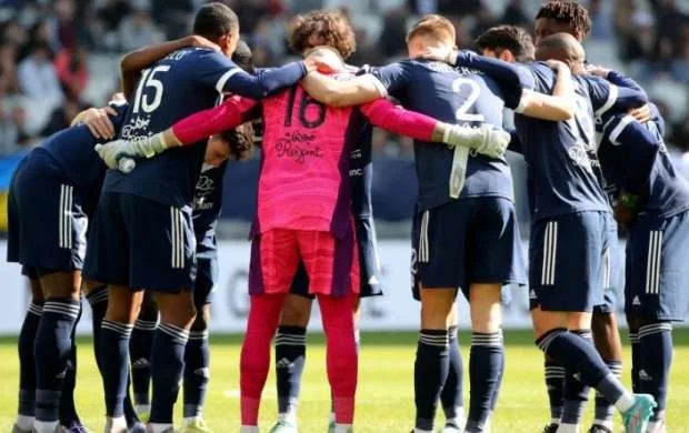 Ayaqqabı oğurlayan futbolçu həbs olundu 