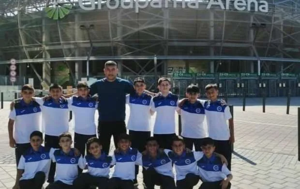 Hakimlə dalaşan baş məşqçi: "Boğazımdan yapışıb itələdi" 