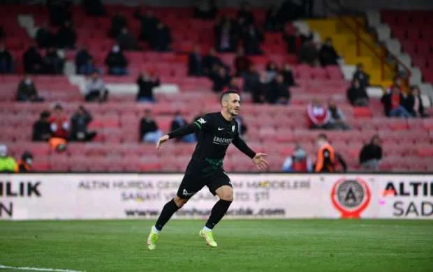 Namik Ələskərova "Bursaspor"da hamıdan çox güvənirlər 