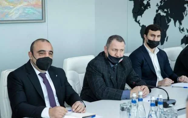 Nazir məşhur boksçuya vəzifə verir - FOTO 