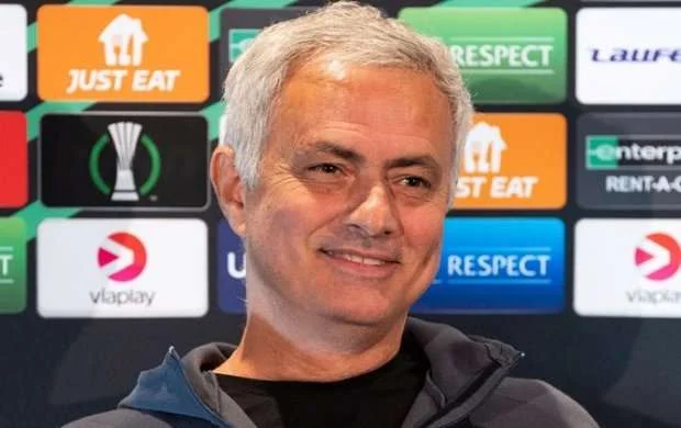 Mourinyu səfir oldu: "Məni bütün millilərin məşqçisi adlandıra bilərsiniz" 