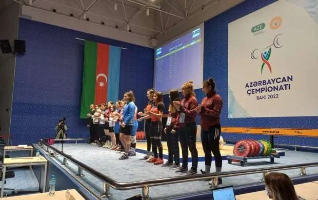Ağır atletika üzrə Azərbaycan çempionatı start götürdü 