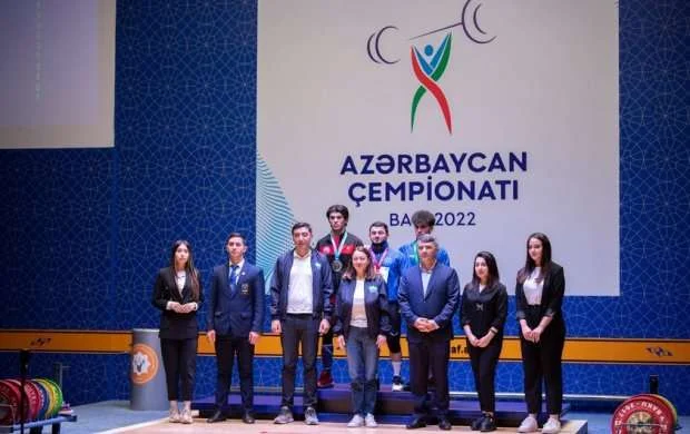 Nazir "ştanq" qaldırdı 