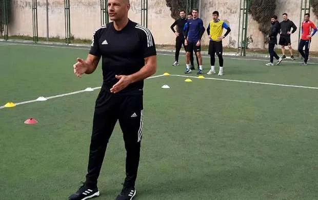 UEFA fizioterapevti hakimlərə təlim keçdi 