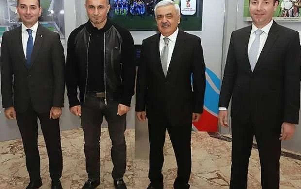 Rövnəq Abdullayev Qurban Qurbanovu təbrik etdi 