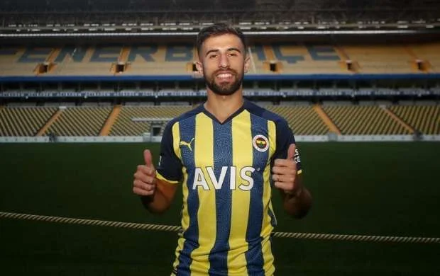 Rossi İstanbul nəhəngi ilə 3 illik müqavilə imzaladı 